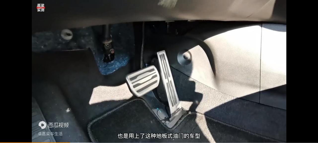 我想问一下每辆轿车方向盘转动轴都这样露出来的，还是只有影豹有，为什么要露出来呢，有什么用呢？？？