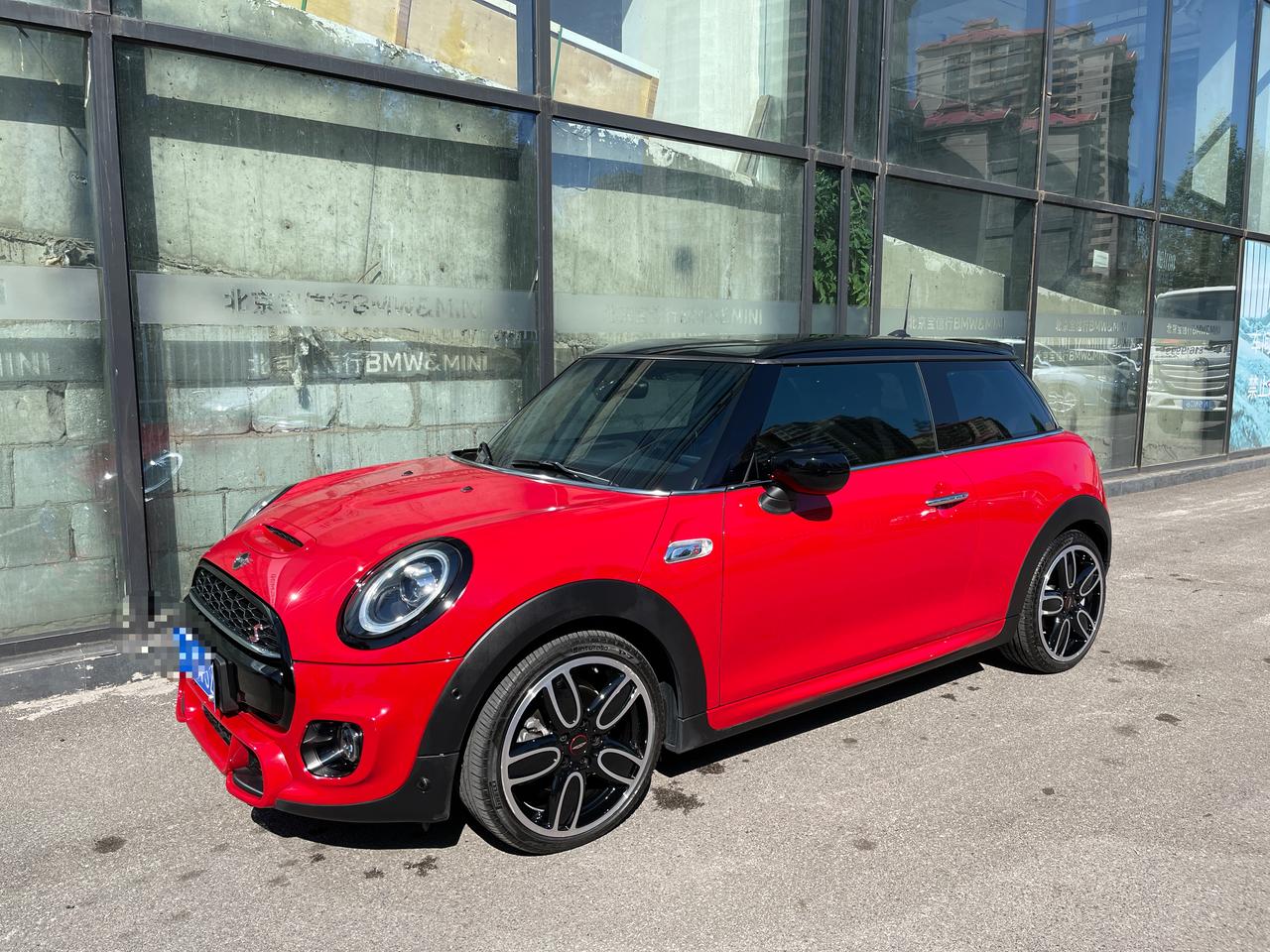 MINI 刚入坑2021款1wkm赛车手，有几个东西求助大家呀坐标北京，今天刚开回来。原厂行车记录仪怎么看啊？还有这个手