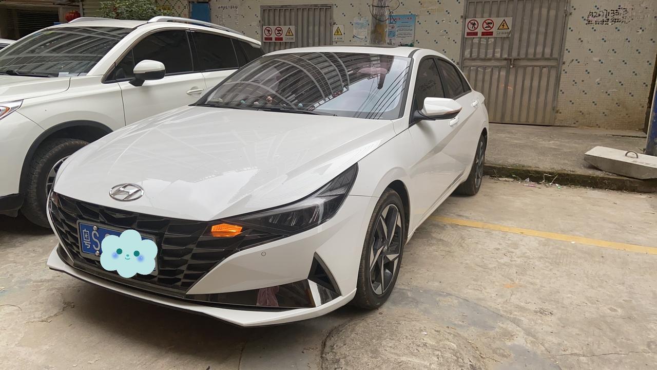 现代伊兰特 这车买了快一年，跑了七千多公里，卖二手还可以卖多少