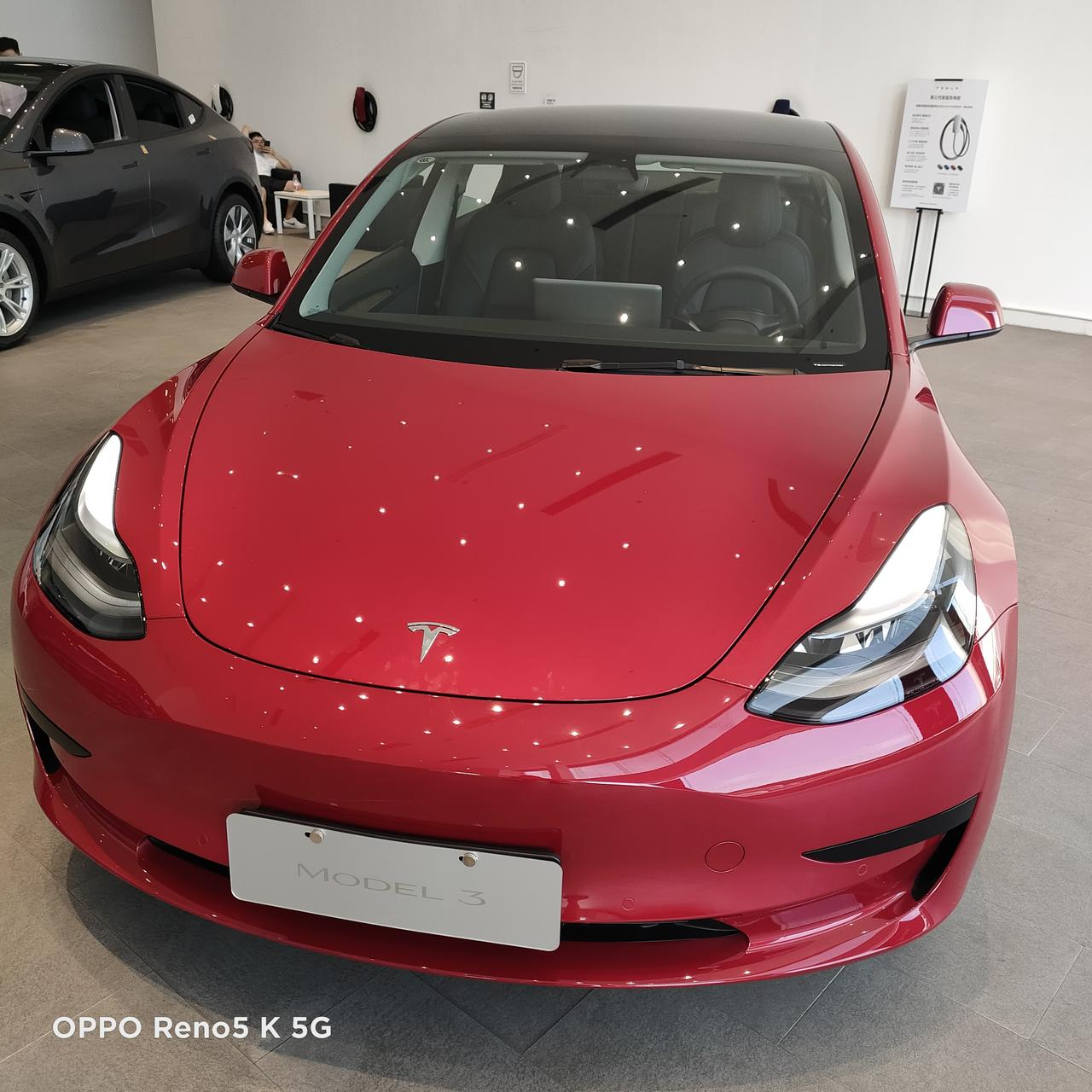 特斯拉Model 3 首付15万，月供4357三年，首付完就剩1万多了，夫妻年入20个带个孩子2岁家里有个油车，，有没有