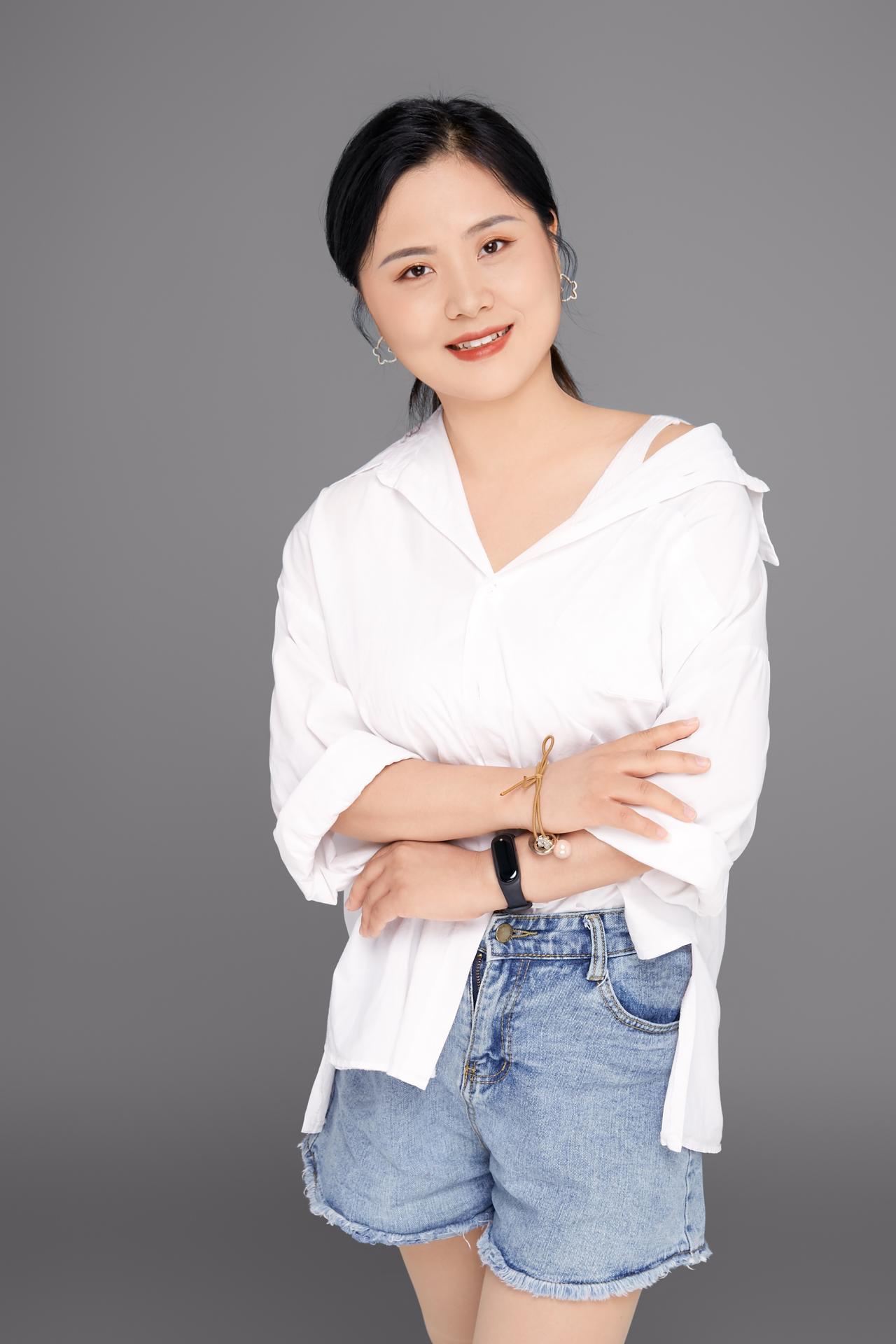 奥迪Q2L 奥迪q2适合35岁左右的单身女士开吗？经济能力承受范围内，我开始看了a3中配和q2丐版，经销商报价，q2丐版
