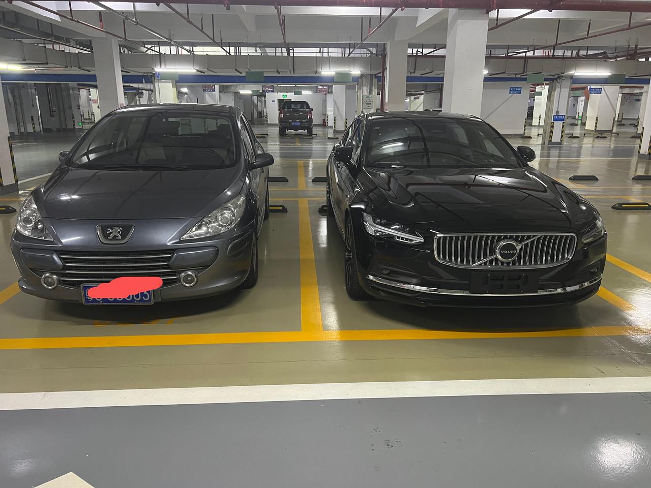 沃尔沃S90 小雅的储物空间不算大，请教大家是如何规划储物空间？比如如何放雨伞、眼镜、笔记本、笔、纸巾、小灭火器、香口胶