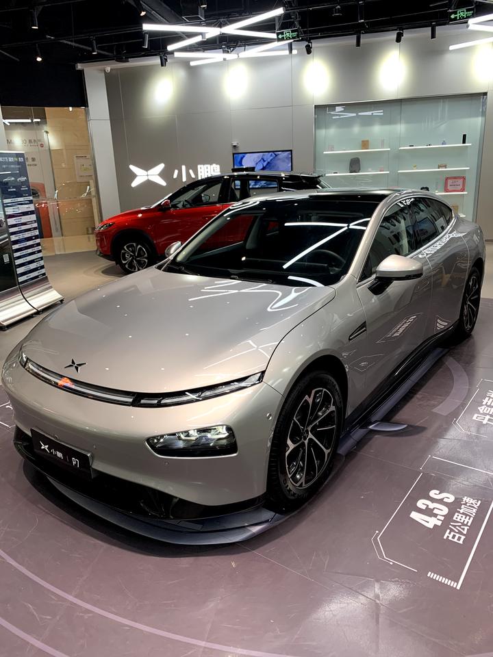 特斯拉Model 3 各位大佬们，毛豆3标航和小鹏p7超长续航尊享版怎么选啊？毛豆3就比小鹏贵4500元。纠结死了！！！