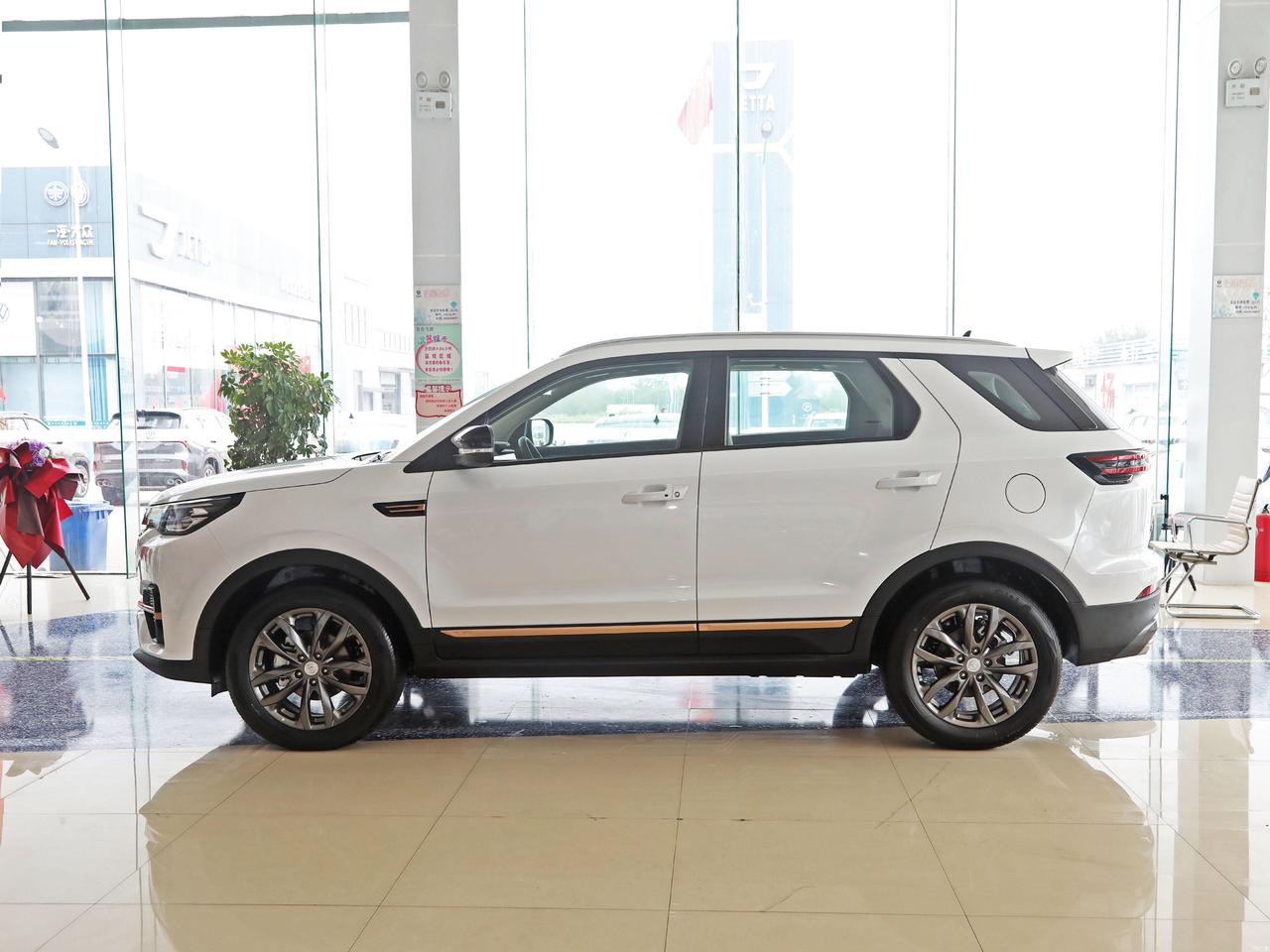 长安CS55 PLUS 武汉有人提 蓝鲸 1.5T 豪华的吗？