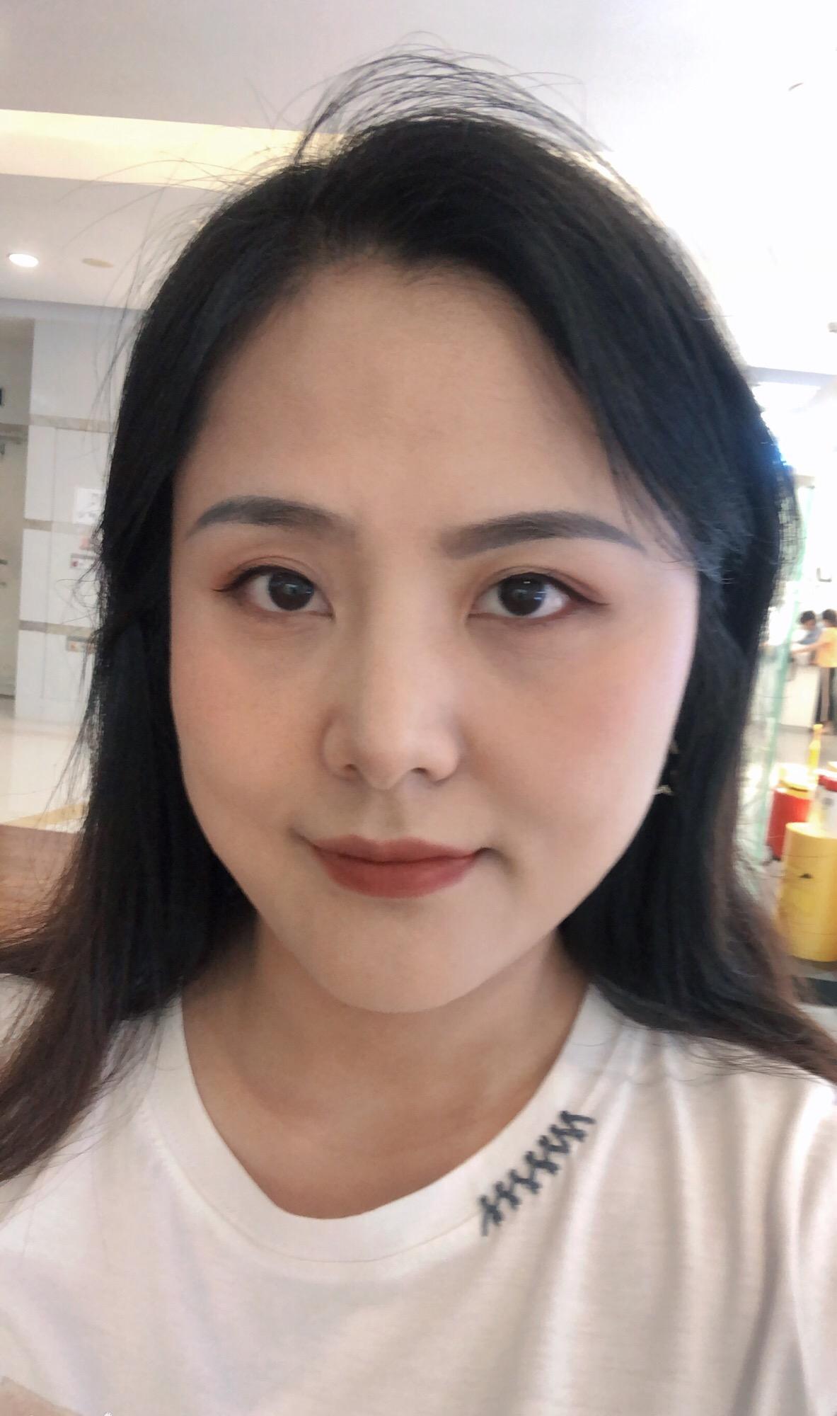 奥迪Q2L 奥迪q2适合35岁左右的单身女士开吗？经济能力承受范围内，我开始看了a3中配和q2丐版，经销商报价，q2丐版