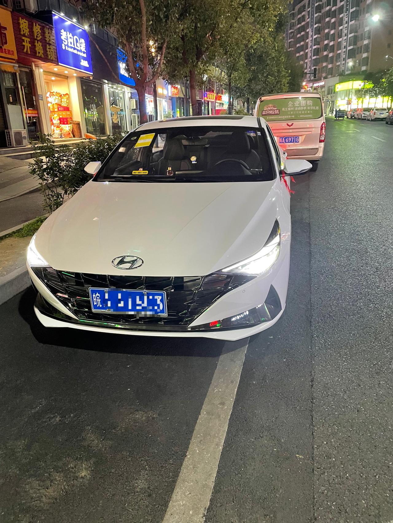 现代伊兰特 兄弟们你们的无线充电快嘛？为啥我的充了等于白充，显示在充电了过了很长时间电量就涨一点点
