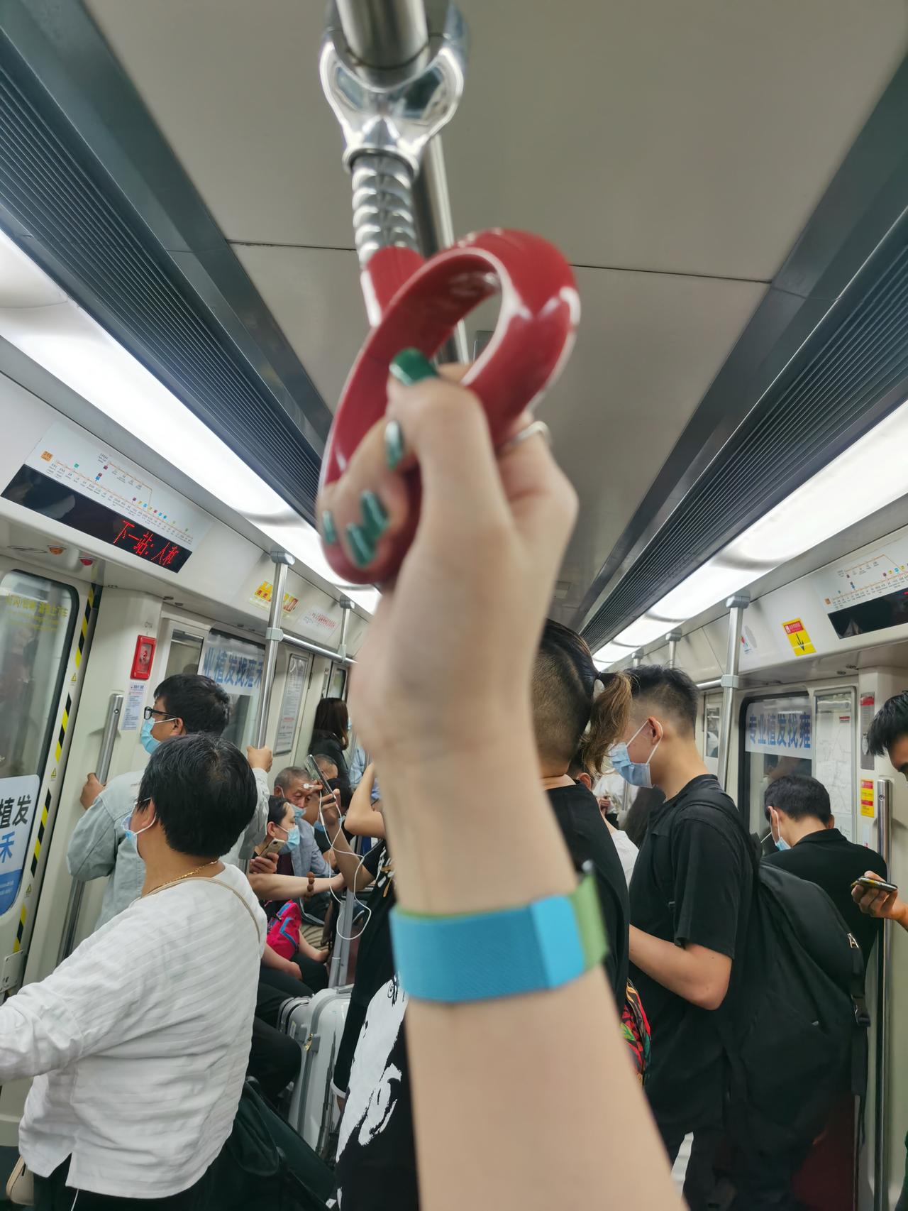 广汽传祺影豹 车展是今天不，谁去了呀，价格多少呀，预售开始了吗