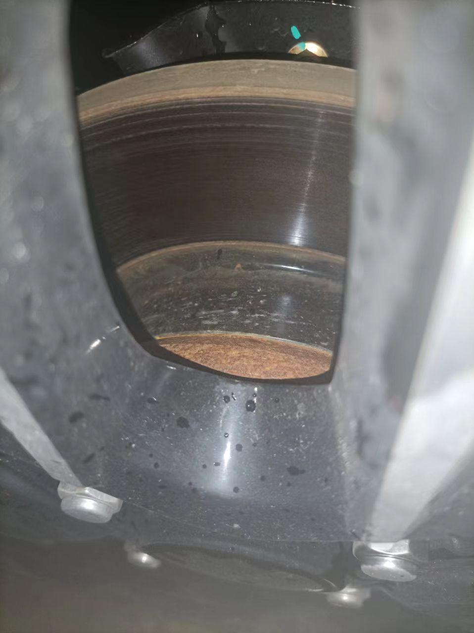 奇瑞新能源小蚂蚁 才买一个月的车，这里怎么生锈了，大伙你们有这种情况不？