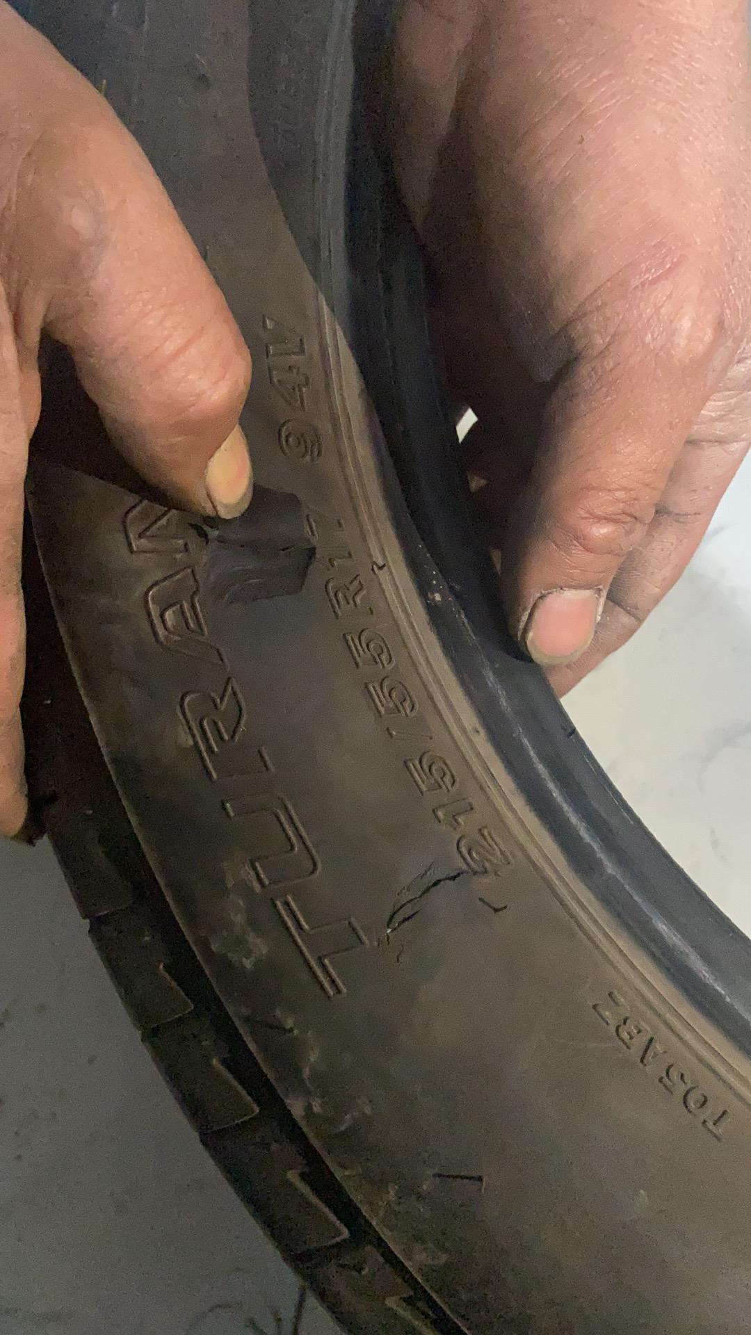 2021款2.5豪华版亚洲龙的轮胎是多少钱啊，215/55/r17/94v，需要换一下轮胎，普利司通的轮胎。