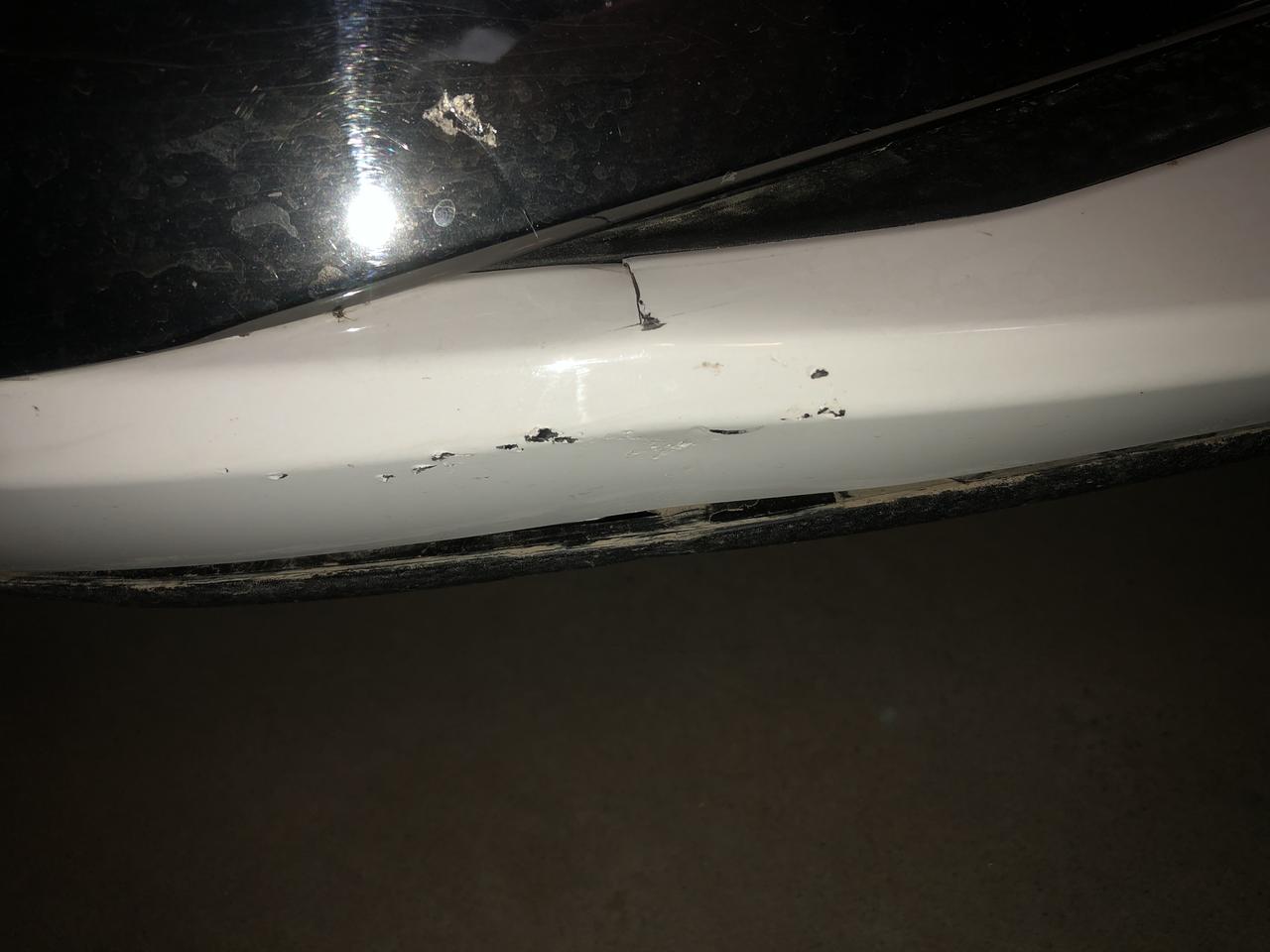 现代伊兰特 铁铁们，这个位置自己撞了，能走保险吗，如果修的话是要换吗还是