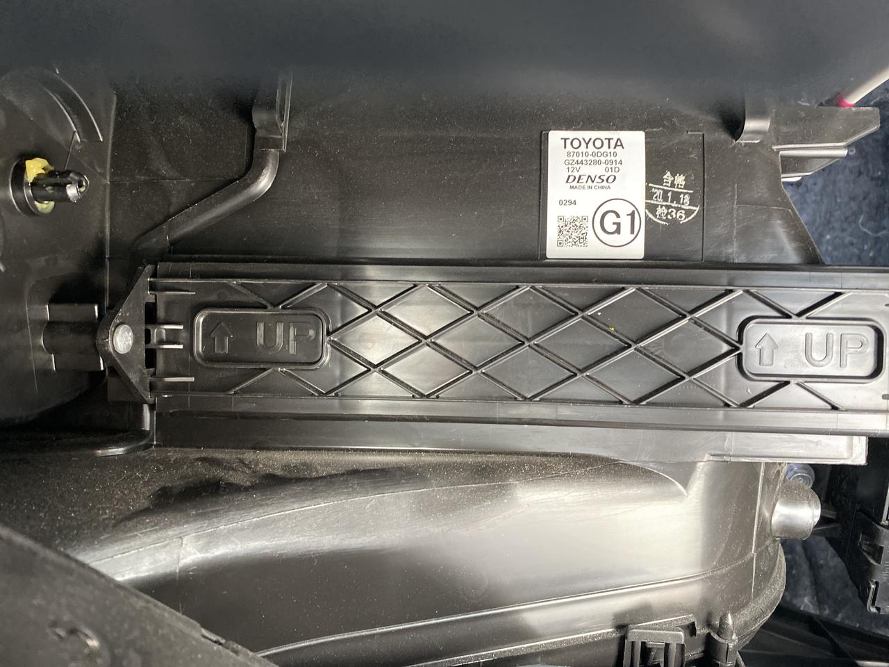 丰田YARiS L 致炫 致炫空调滤清器箭头方向如何确认 谢谢