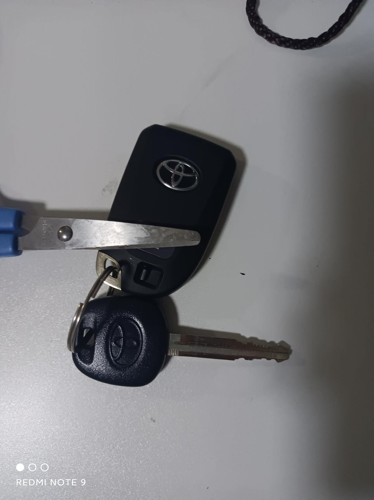 丰田YARiS L 致炫 致炫x豪华版的副钥匙能让车点火吗？不会只能一个钥匙能点火吧。没电了怎么办？