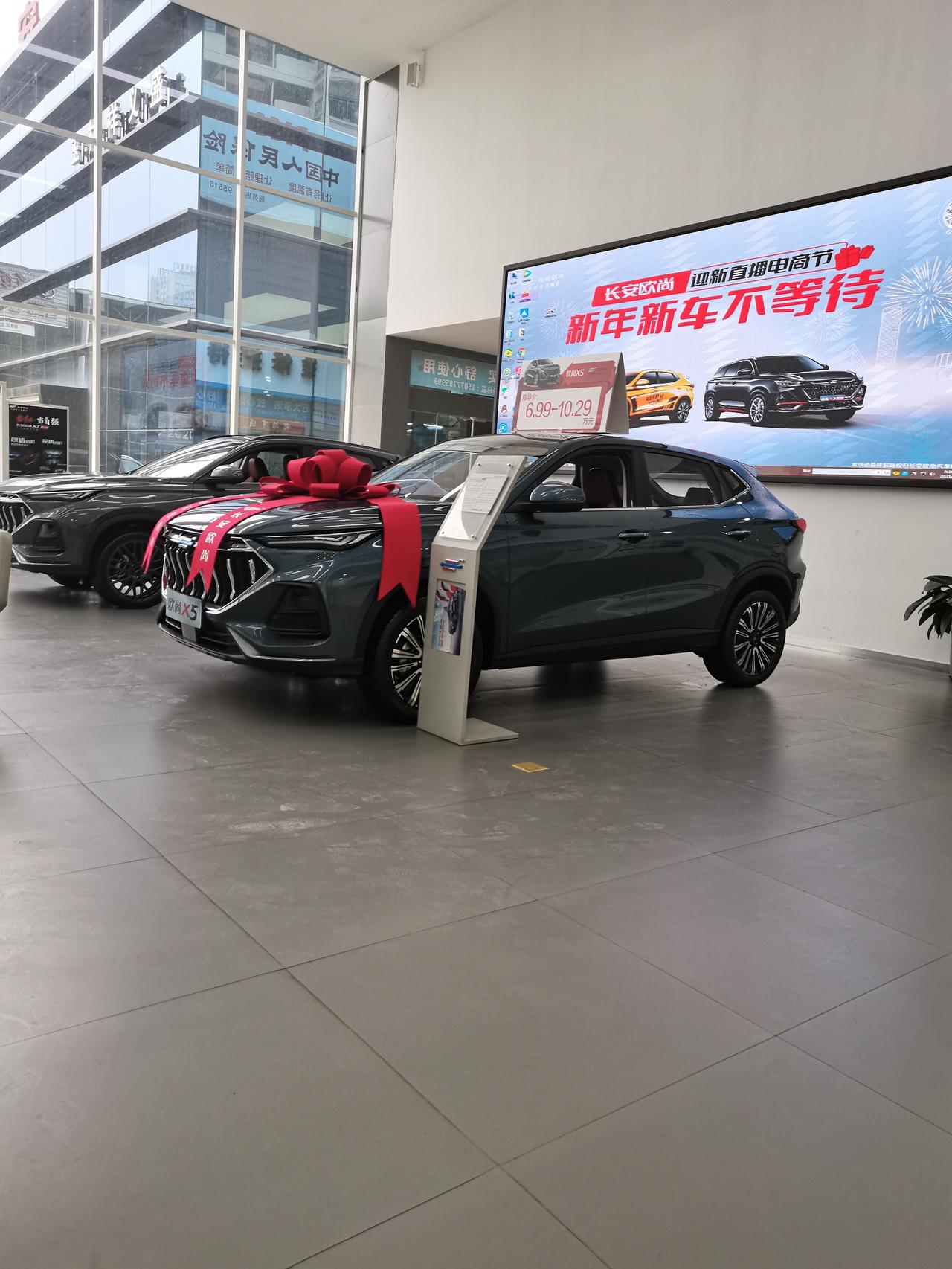 长安欧尚X5 1.6L舒享型，8W9，这车引擎盖有点高，有点当视线，你们开起来视线怎样
