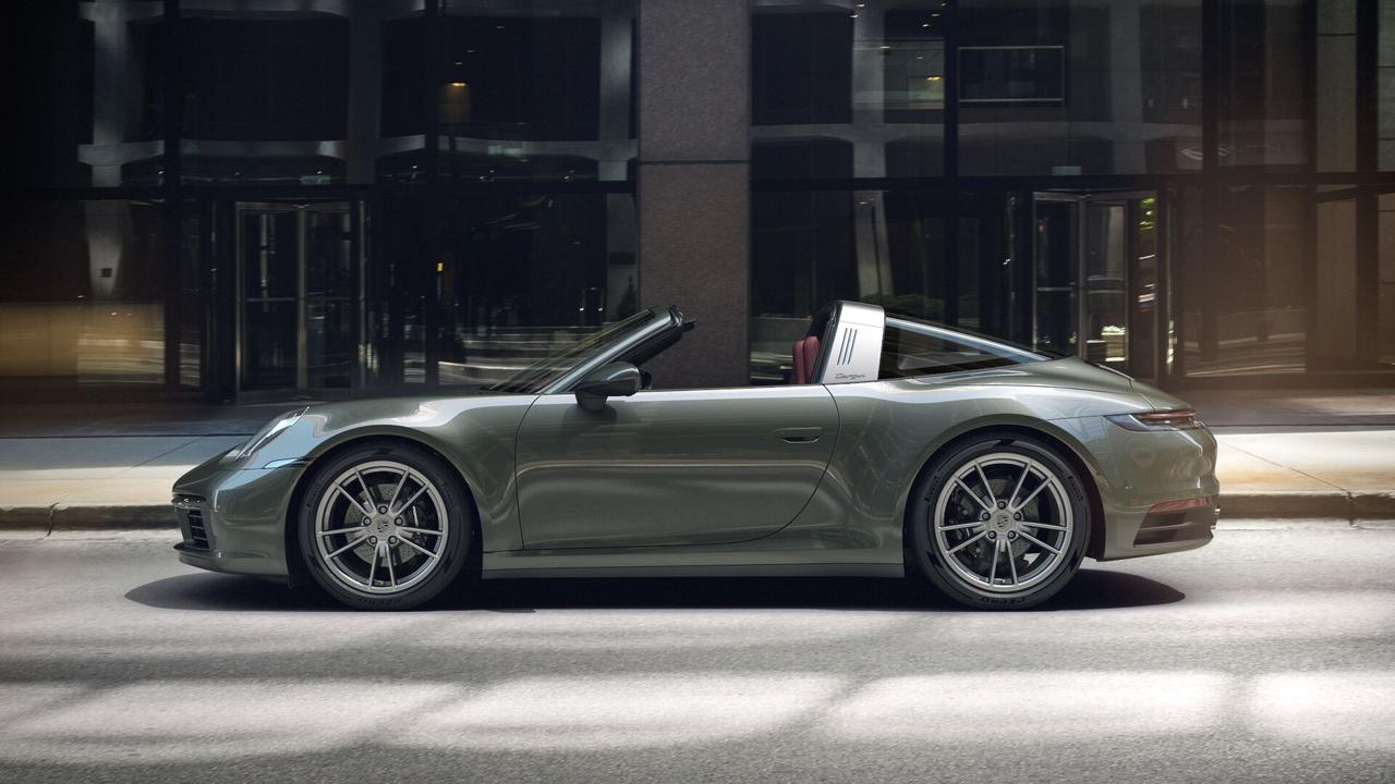 保时捷911 992targa 咨询一点选配问题 经销商帮我选的 Bs不能选太多 准备后期自己改柏林 改轮毂 改排气 改