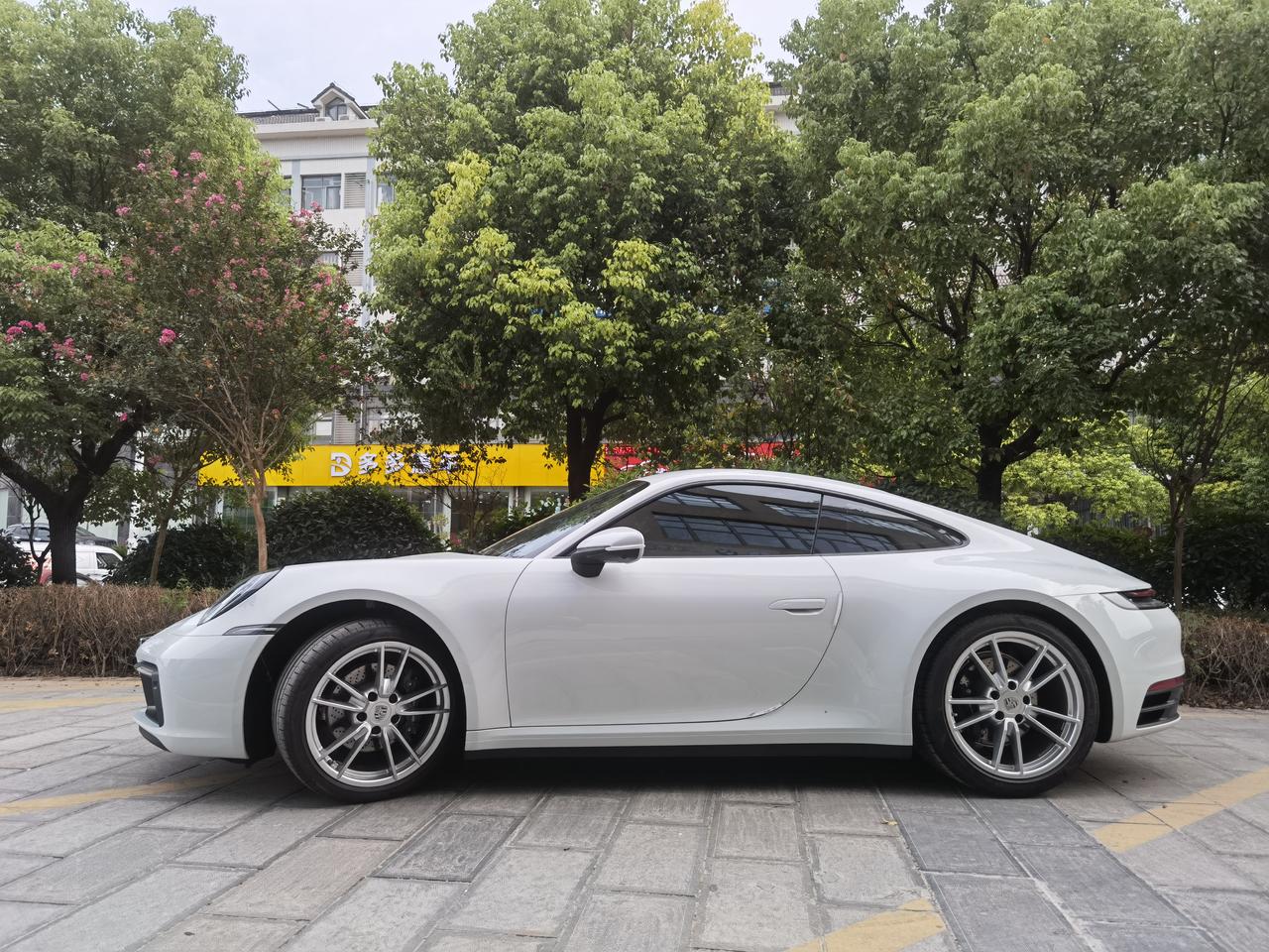 保时捷911 请问大家的911在怠速一开空调转速上到850到900的时候会不会出现抖动的情况。别的转速都好。我的是基础版