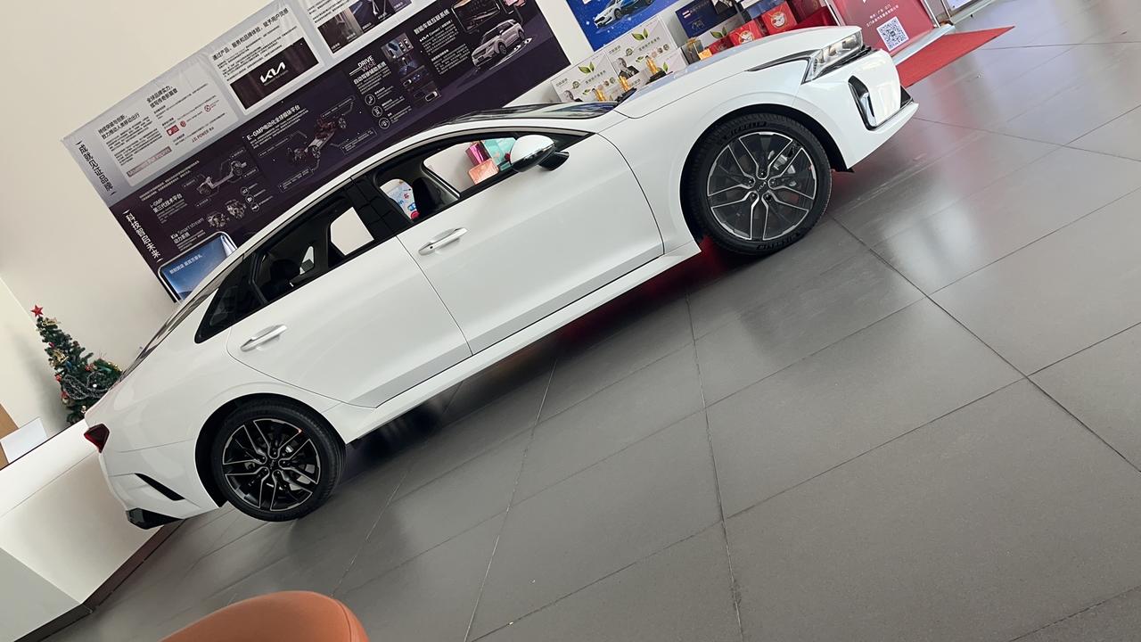起亚K5 大家有什么实用的东西推荐一下。今天提车 在贴膜