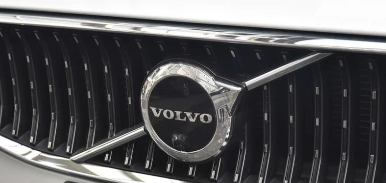 沃尔沃V90 2021 v90cc B5智远前中网标志里没有摄像头吗还是取消掉了？这个摄像头以前是做什么用的？
