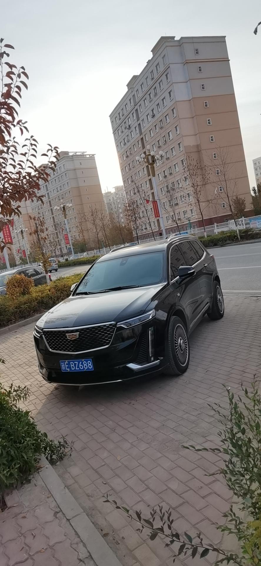 凯迪拉克XT6 我的xt6十月一号提的车  现在跑了2800多公里   主驾门板音乐声音大一点 就会有异响！各位车友们你