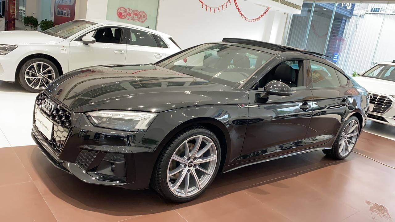 奥迪A5 44V Audi Sport 10辐星型珀金灰19寸铝合金轮辋23500，4L6 自动防炫目内后视镜2500，