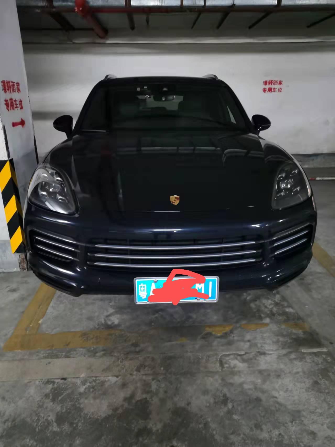 保时捷Cayenne 大家看得出来这是哪年款的吗？朋友到国外了，说家里有辆卡宴让我帮忙问价卖掉，不过他也记不得是哪年款。