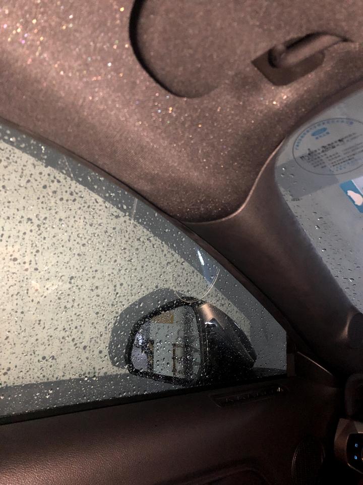福特Mustang A柱这个地方下大雨就漏水，小雨就不漏，只有这个地方一直进水，其他地方都是干的，有车友遇到同样的问题吗
