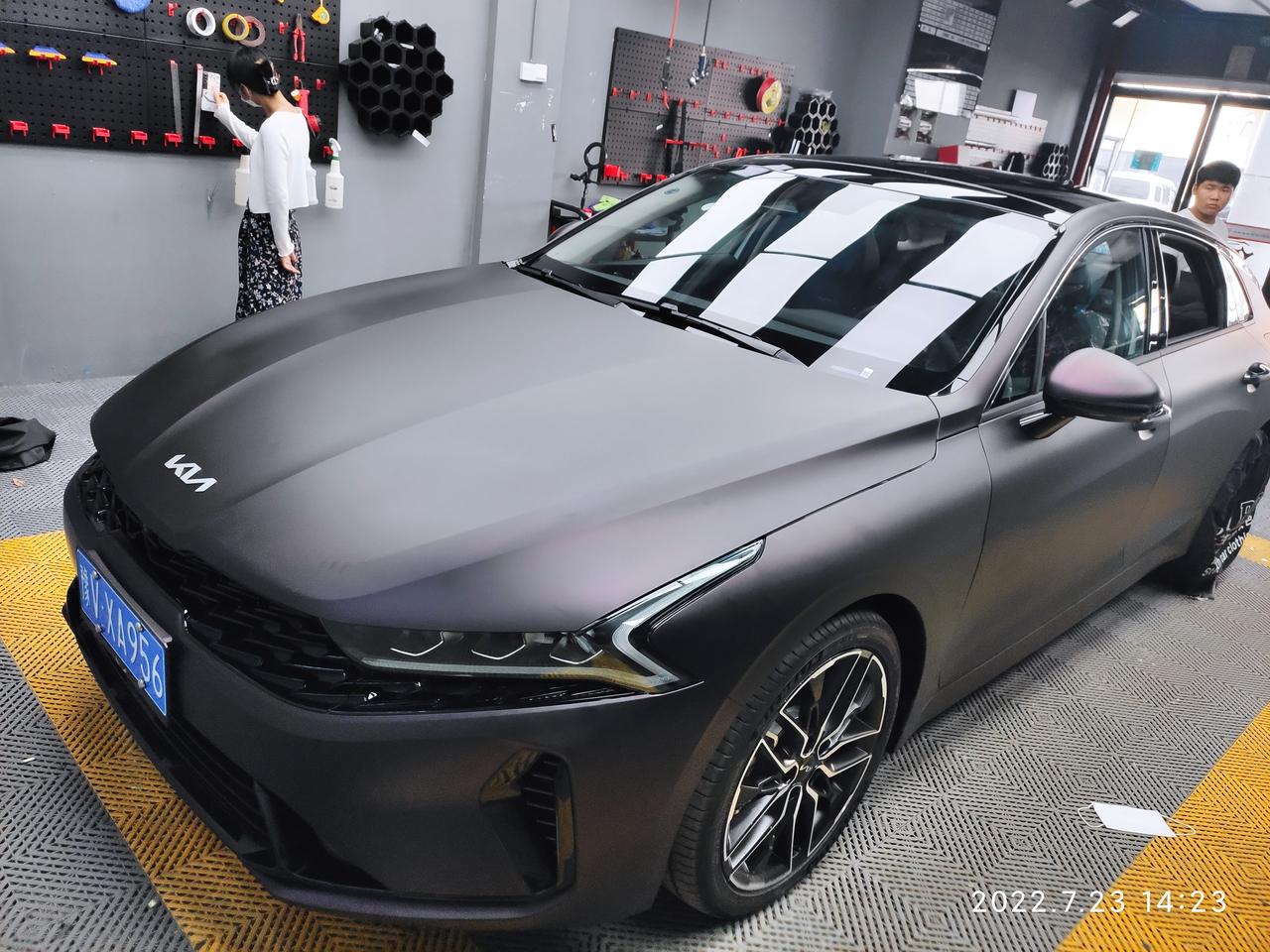 起亚K5 才提的新车 500多公里 河南高温暴晒几小时后 空调左右分区忽冷忽热 大概四十分钟才缓过来稳定凉风 去4s店查