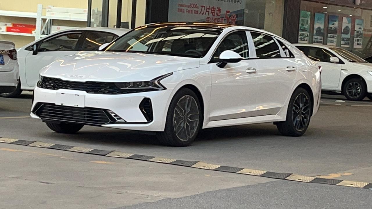 起亚K5 大家有什么实用的东西推荐一下。今天提车 在贴膜