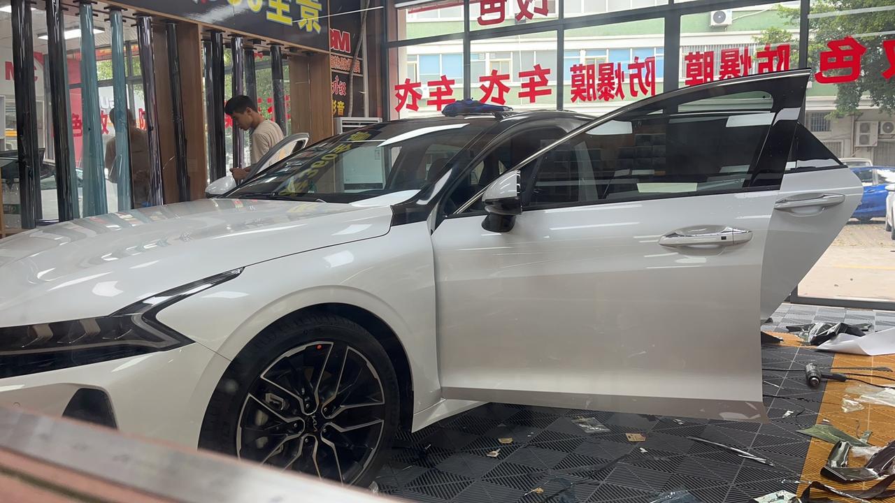 起亚K5 大家有什么实用的东西推荐一下。今天提车 在贴膜