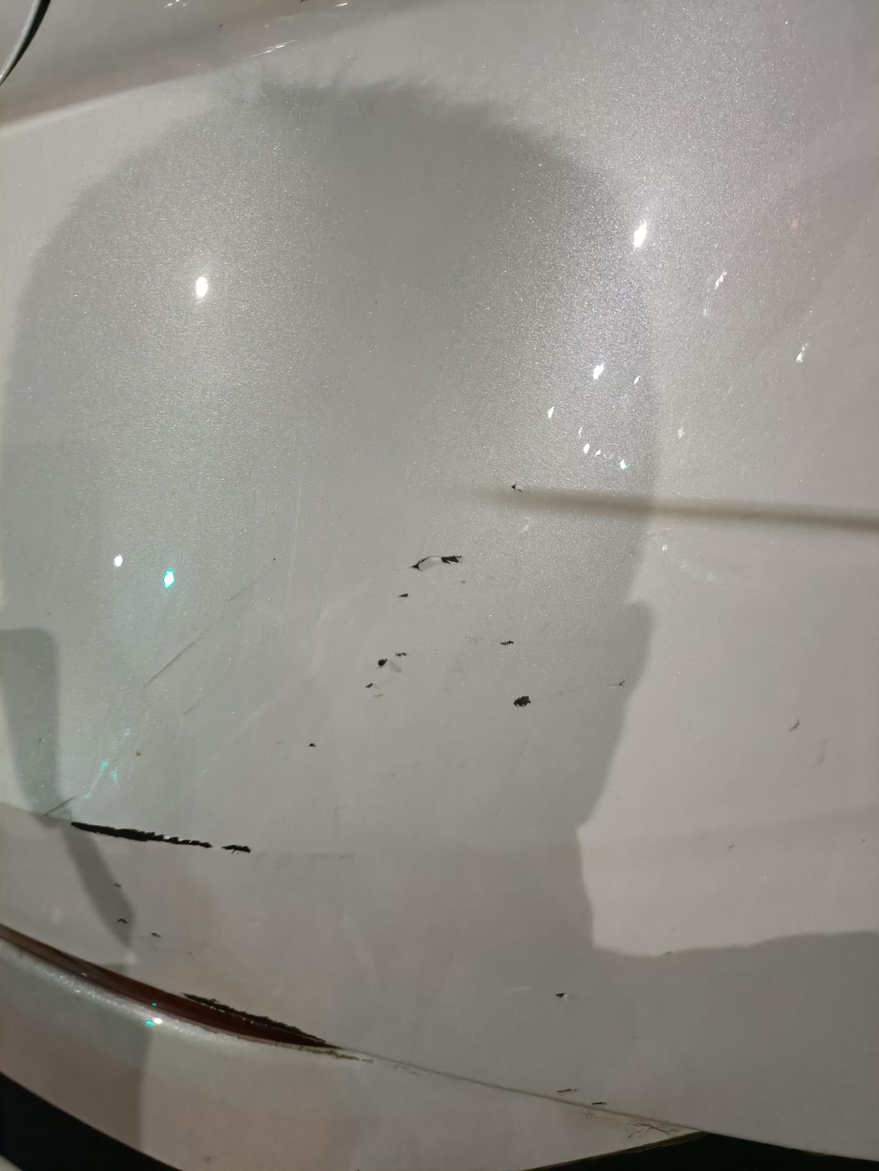 起亚K5 各位尊贵的大佬，这情况到底要不要补漆！还是补漆笔就够了或者干脆不管？看着真的不舒服啊