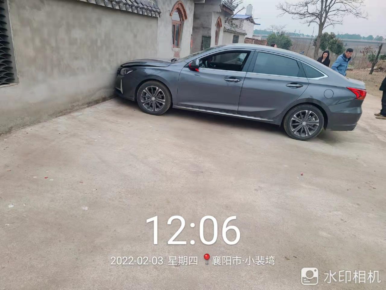 长安锐程CC 一血撞墙了，怎么大灯也碎了
