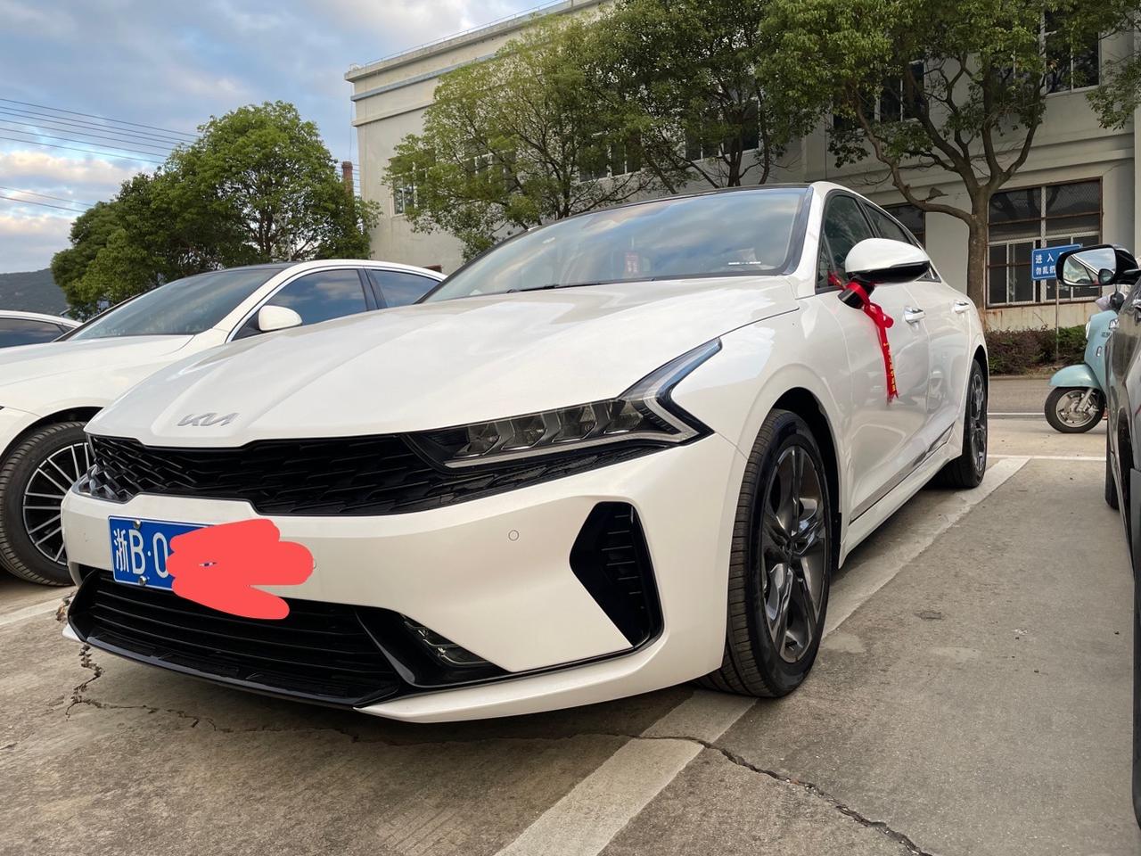 起亚K5 各位车友们，解锁时能不能让尾灯跟头灯自动亮呢？