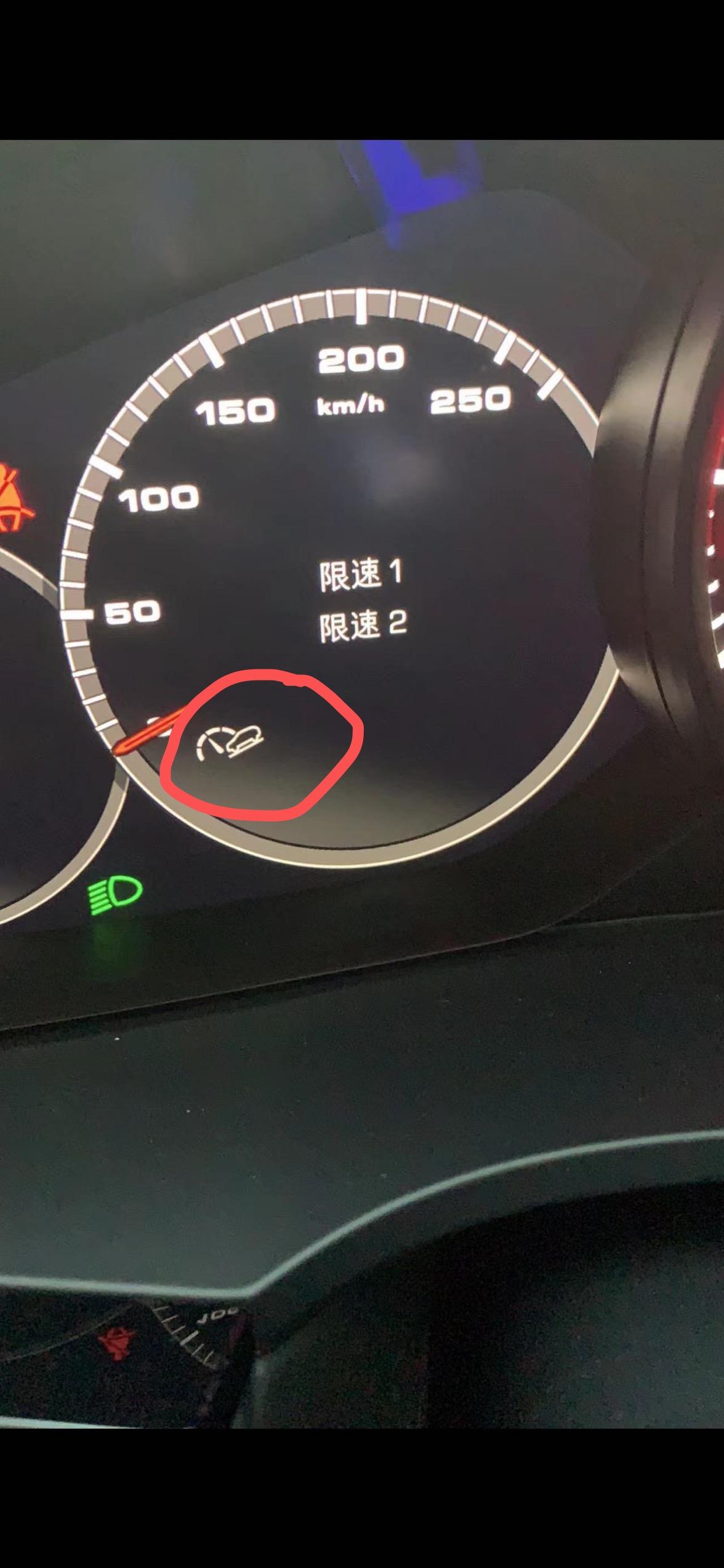 保时捷Cayenne 保时捷卡宴 这个标志是什么意思 就过年的时候去农村那里去去回来就这样了 如图 求解