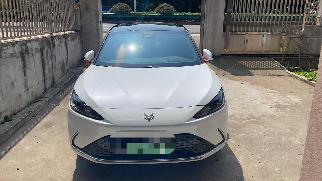 ARCFOX极狐极狐 阿尔法S 这叫有一定色差吗？请问？