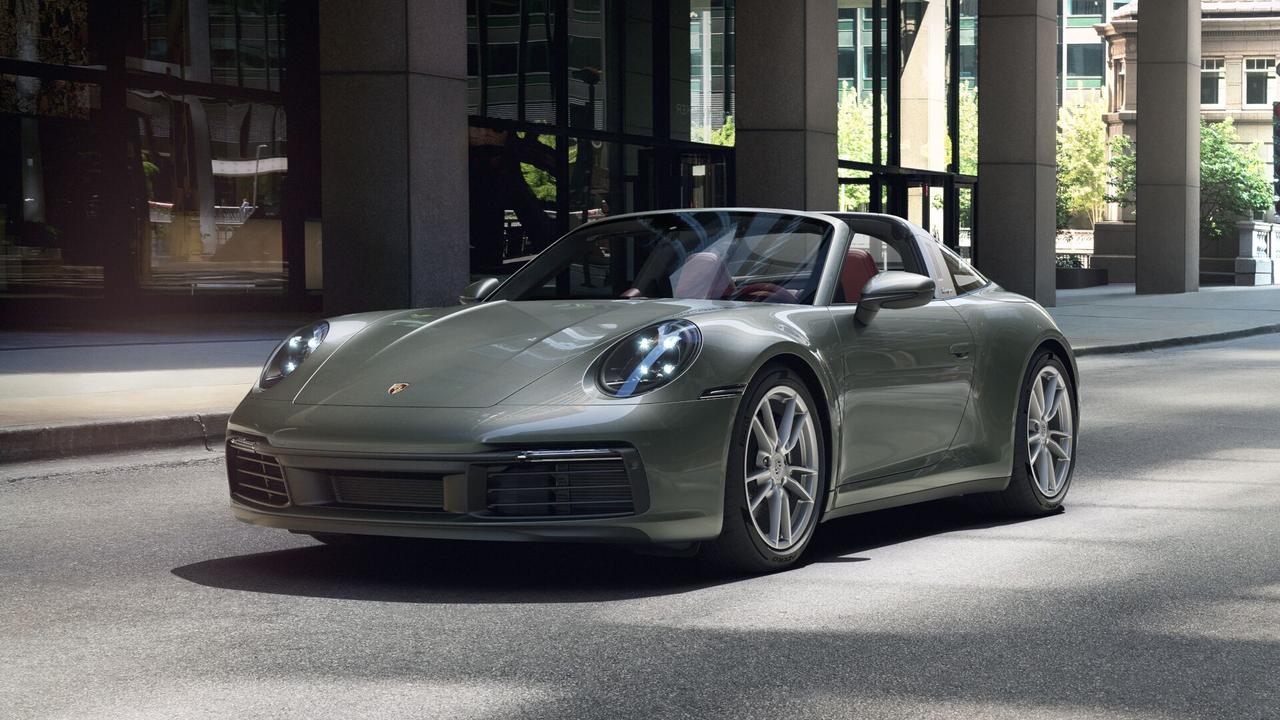 保时捷911 992targa 咨询一点选配问题 经销商帮我选的 Bs不能选太多 准备后期自己改柏林 改轮毂 改排气 改
