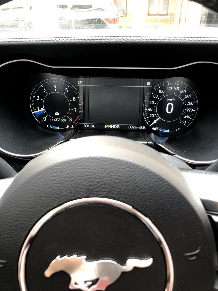 Mustang液晶仪表盘中间以前显示油耗啥的 现在空白了 哪里出问题了 可以复原吗