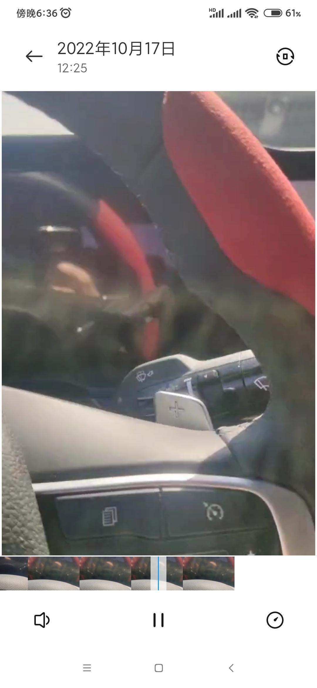 起亚K5 车子去保养的路上好好的黑屏了郁闷，小毛病特别多，一是刹车，二是方向盘掉皮，三是窗户开关，四是屏幕黑屏，还要小毛