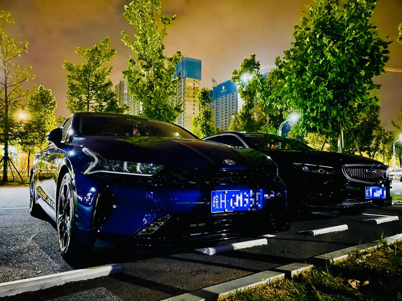 起亚K5 请问有车友开凯酷去西藏的吗？能不能胜任路况？走哪条路线稳妥？本人计划明年2-3月份花一个月的时间自驾去西藏，跟