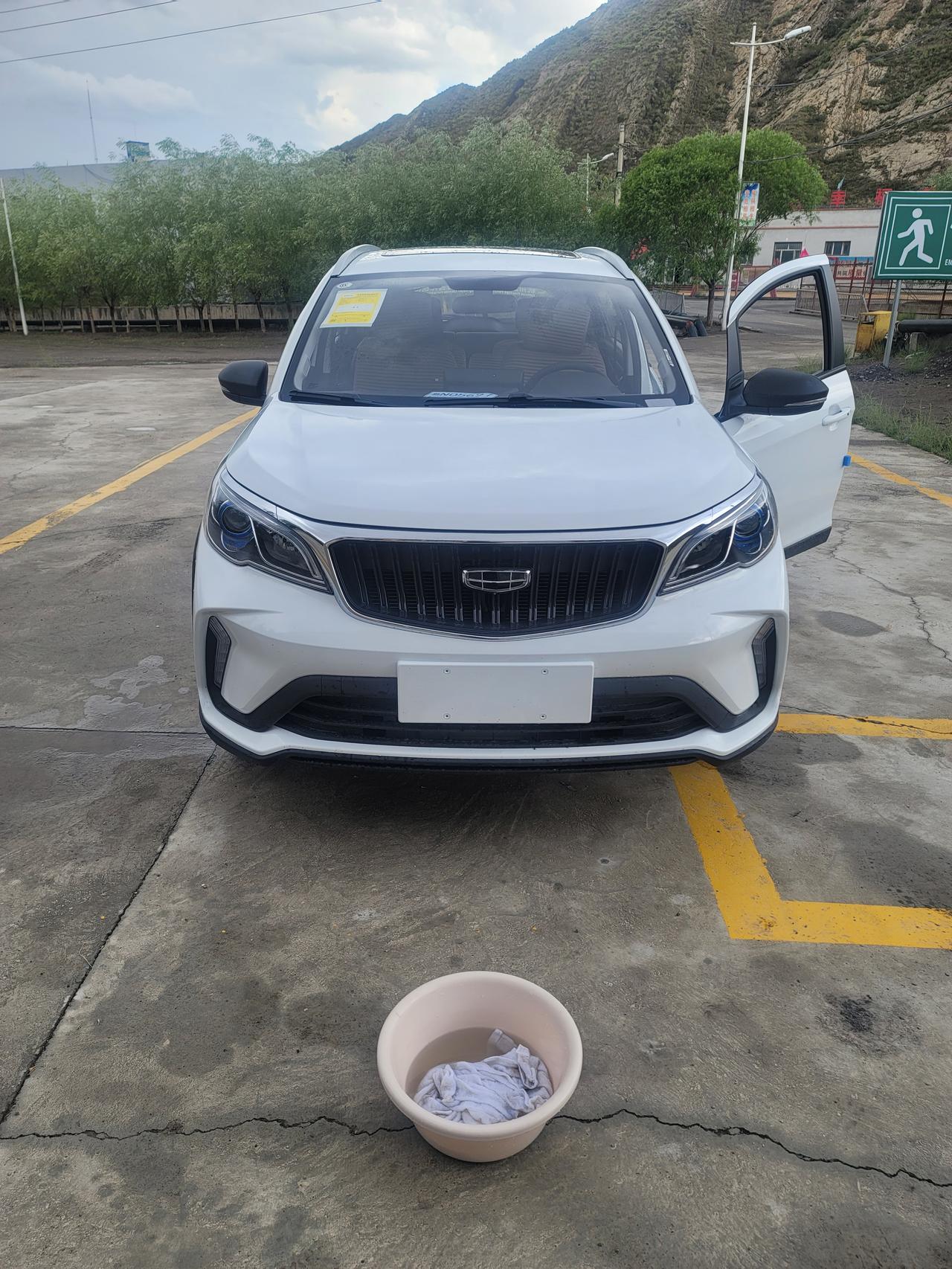 远景X3pro 带行车记录仪是不是需要自己购买SD卡才能用啊？