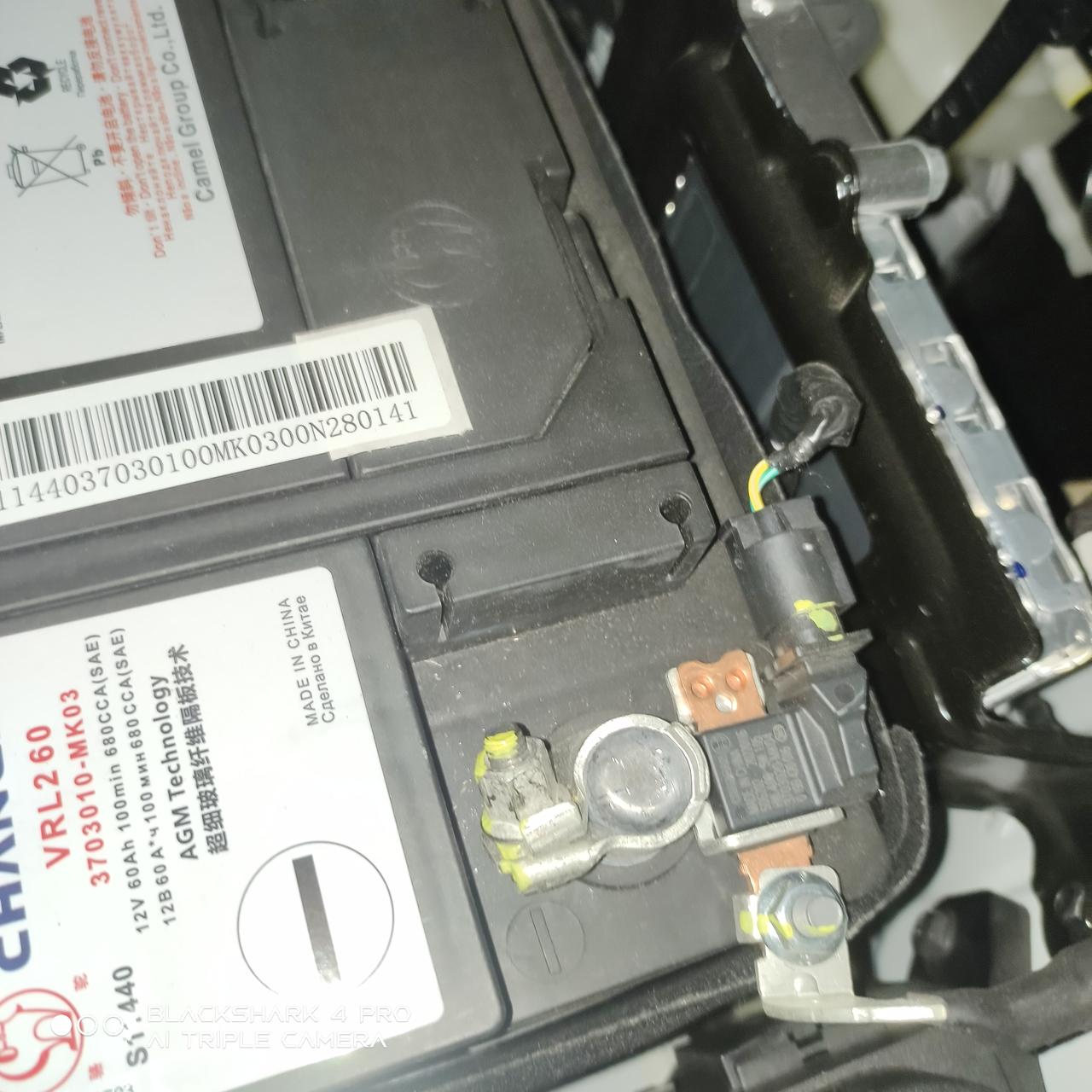 长安锐程CC 这个负极没有像正极一样有盖板吗？就裸露在外面的吗？