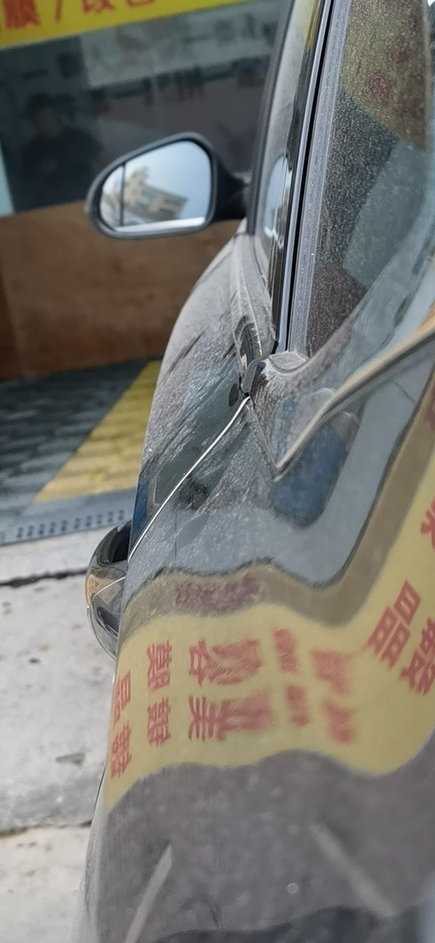 长安锐程CC 想问车主你们的后排左边门是不是不平整的？是什么问题，缝隙又大……