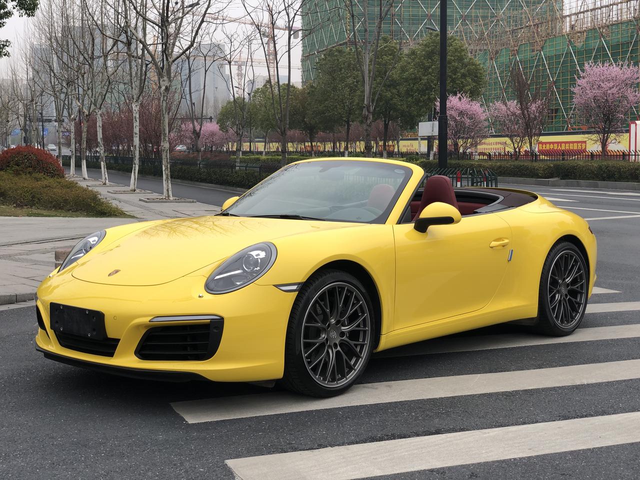 保时捷911 991.2顶棚换一个多少钱啊大哥们 这个颜色好丑