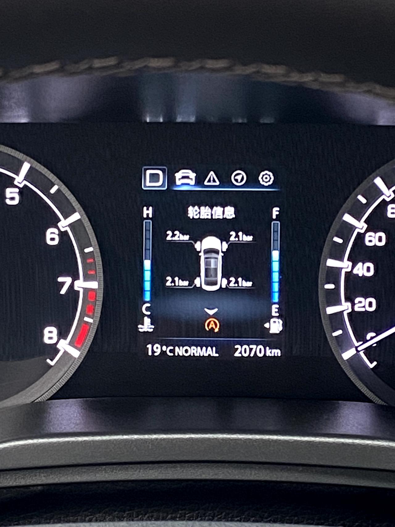 长安锐程CC 这是早上起来，开了十公里的胎压。。有没有低啊？？要不要加起？加到多少合适？？