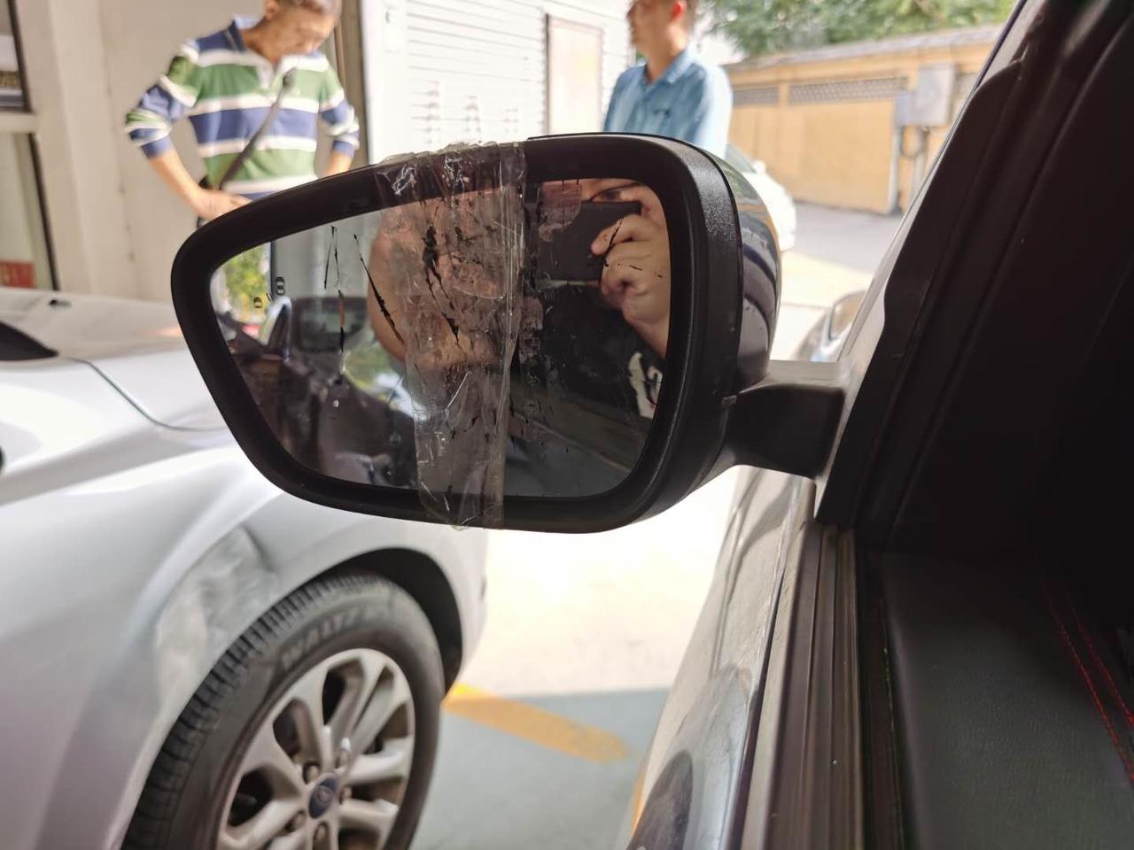 福特锐际 st- line版左侧后视镜镜片碎了，系统报错倒档来车预警系统故障、盲区监测系统故障，可以正常折叠调节角度，去