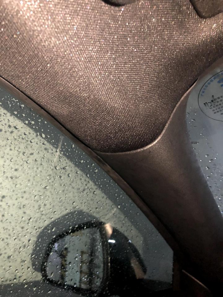 福特Mustang A柱这个地方下大雨就漏水，小雨就不漏，只有这个地方一直进水，其他地方都是干的，有车友遇到同样的问题吗