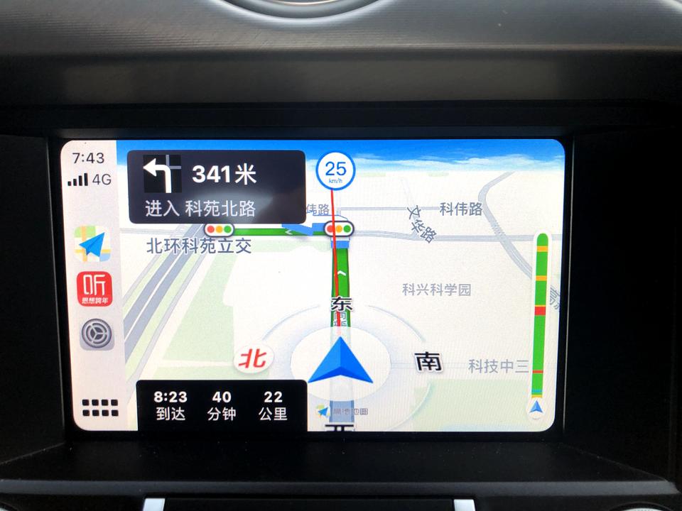 福特Mustang 有人的carplay是这样的么？图表巨大，而且不导航的时候不显示路况，也无法设置车头向上，一直是北上