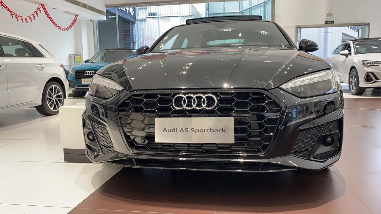奥迪A5 44V Audi Sport 10辐星型珀金灰19寸铝合金轮辋23500，4L6 自动防炫目内后视镜2500，