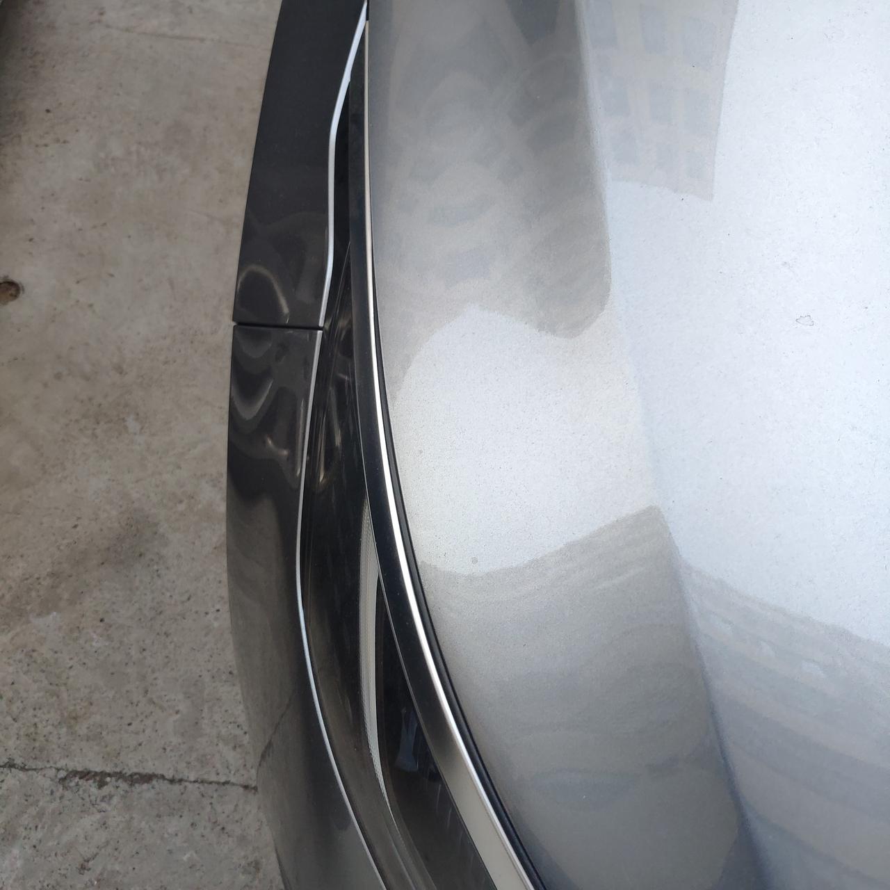 比亚迪驱逐舰 05 前机盖边左边的黑胶条不能盖住，右边的黑胶条可以盖住，是不是前机盖安装错位了