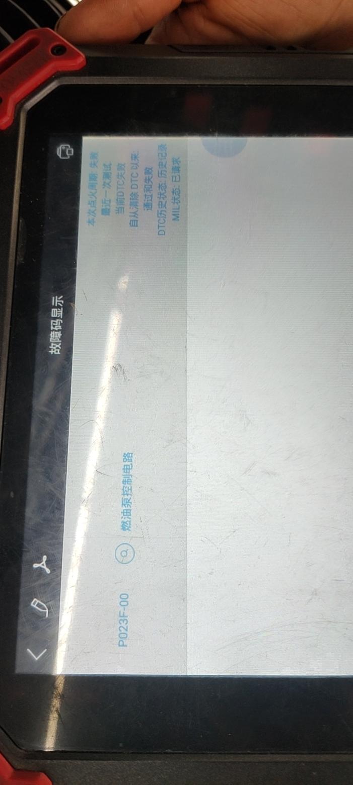 凯迪拉克XT5 有没有人遇到仪表盘上发动机显示黄色的，但车子还能开，其他一切正常！要去4s店换个这东西！