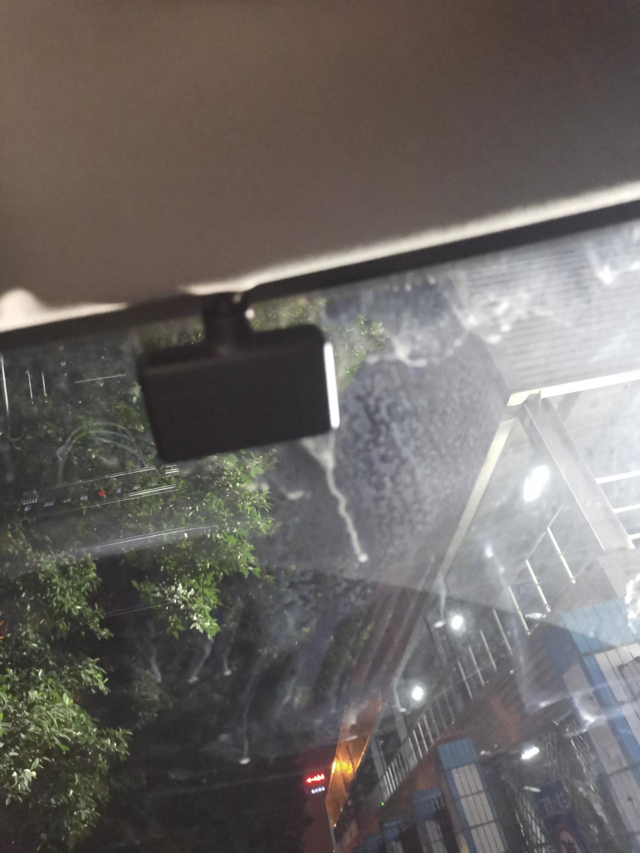 万能的车友们，我想问一下五菱星辰内后视镜旁边的小盒子是什么东西