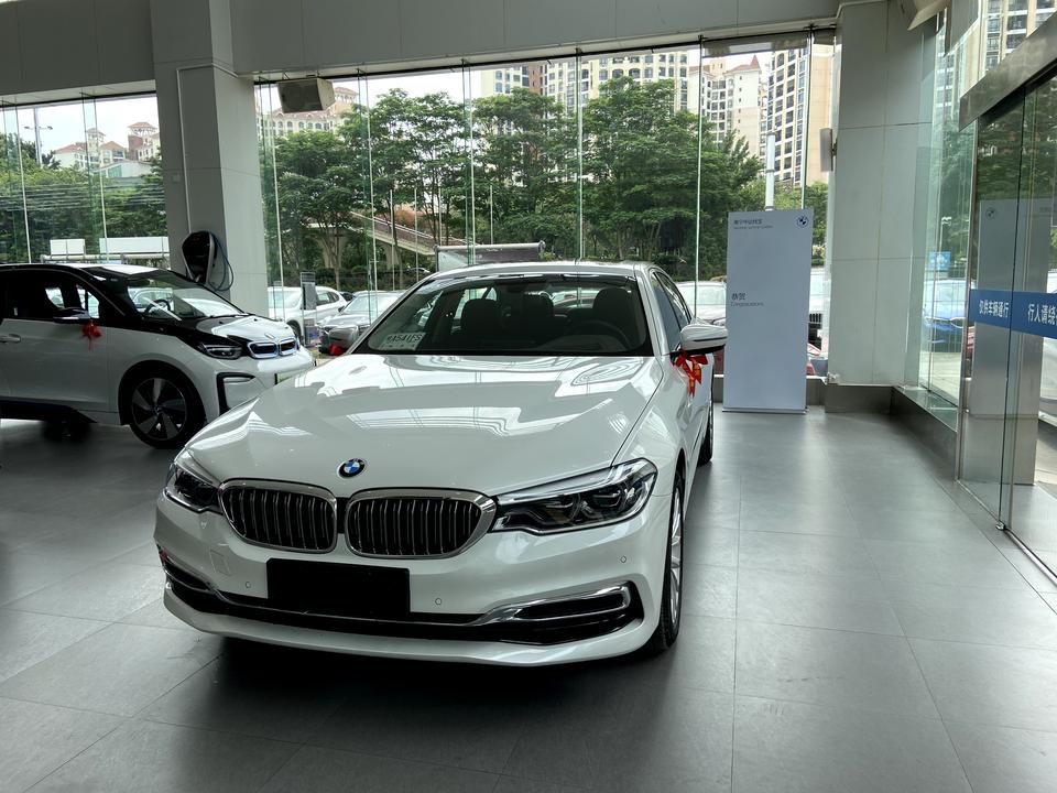 宝马5系 十一前提的一款2020款530尊享现车，感觉新款没有20款有感觉不懂值不值了，落地53（原装娱乐套装1.2w）